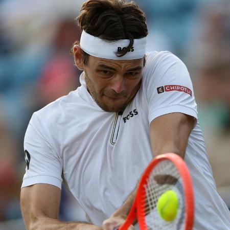 Taylor Fritz em ação no jogo contra João Fonseca, em Eastbourne Taylor Fritz em ação no jogo contra João Fonseca, em Eastbourne