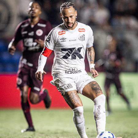 Neymar em ação durante jogo entre Santos e Desportiva Ferroviária Neymar em ação durante jogo entre Santos e Desportiva Ferroviária