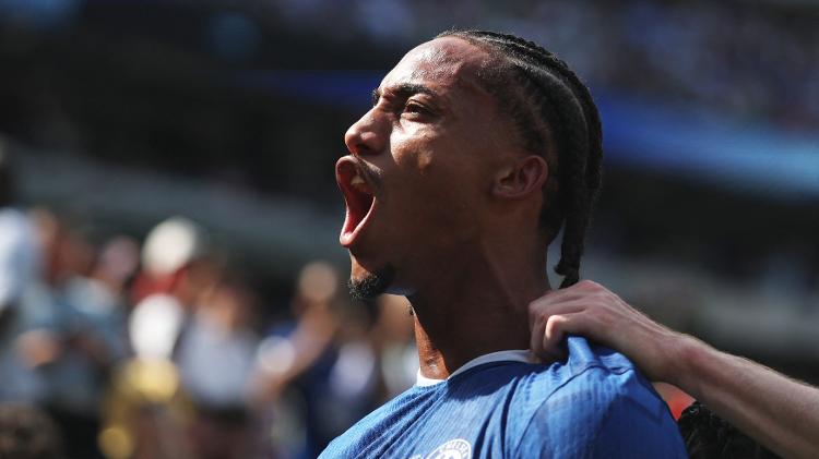 João Pedro brilhou com gol de cavadinha e encerrou 1º tempo quase perfeito do Chelsea
