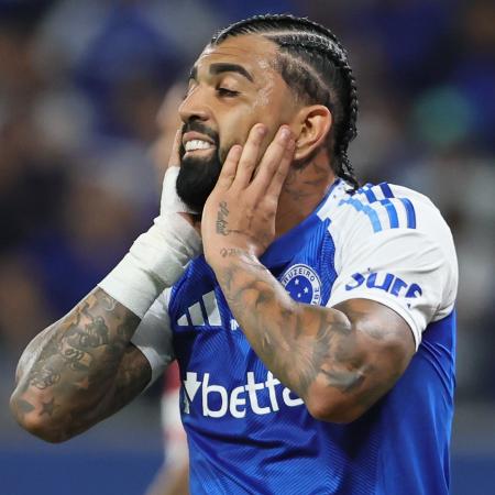 Gabigol se lamenta durante jogo entre Cruzeiro e CRB na Copa do Brasil