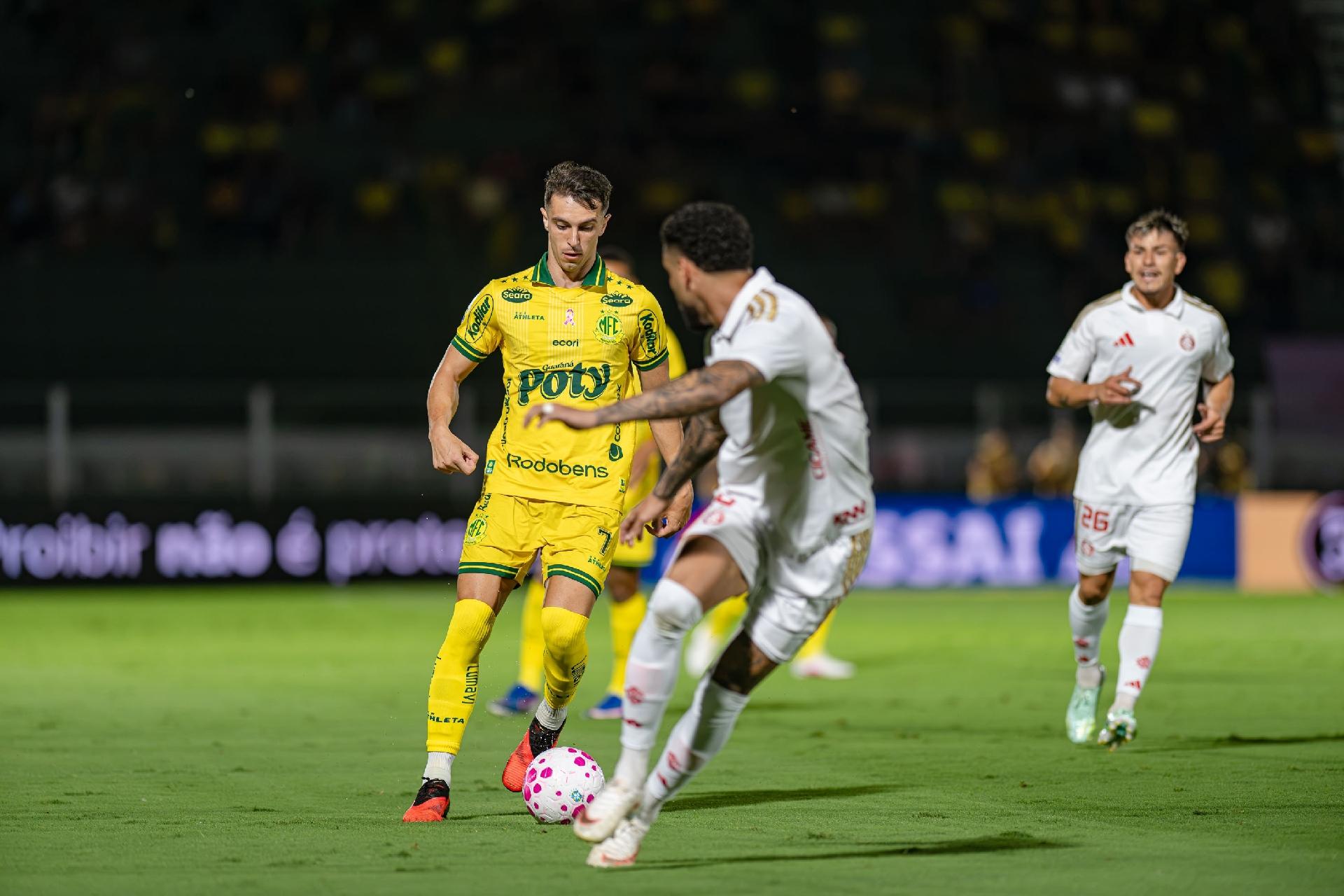 Shaylon, do Mirassol, durante partida contra o Internacional, pelo Brasileirão - undefined