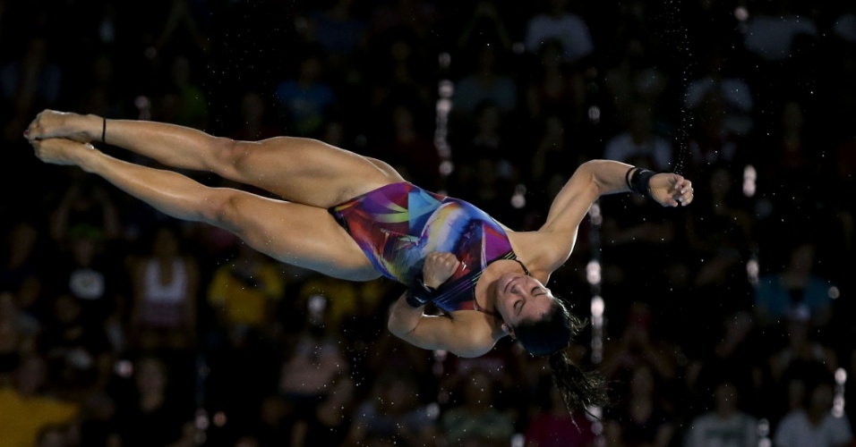 Ingrid Oliveira faz o seu salto na plataforma de 10 metros do Pan de Toronto