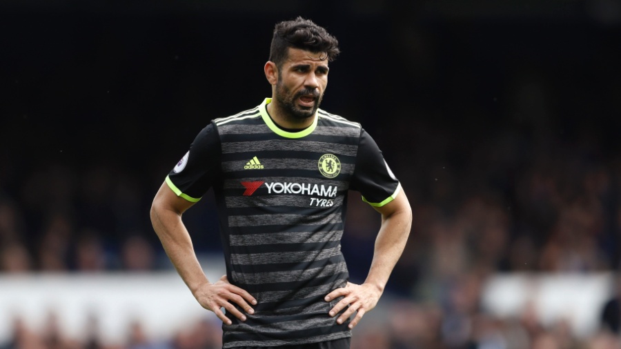 Diego Costa lamenta uma chance perdida de abrir o placar par ao Chelsea - Carl Recine/REUTERS