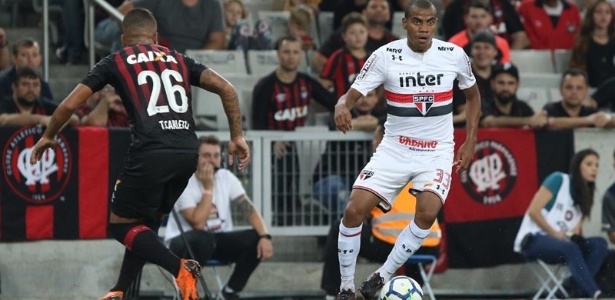 O lateral direito Régis fez a sua estreia com a camisa do São Paulo nesta quarta-feira - Rubens Chiri / saopaulofc.net