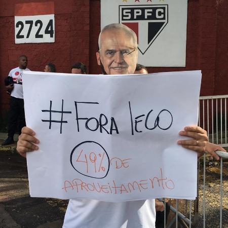 Torcedor do São Paulo protesta contra o presidente Leco - José Eduardo Martins/UOL - José Eduardo Martins/UOL