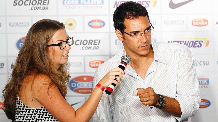 Alberto concede entrevista coletiva no Santos em 2014 - Ricardo Saibun/Divulgação Santos FC