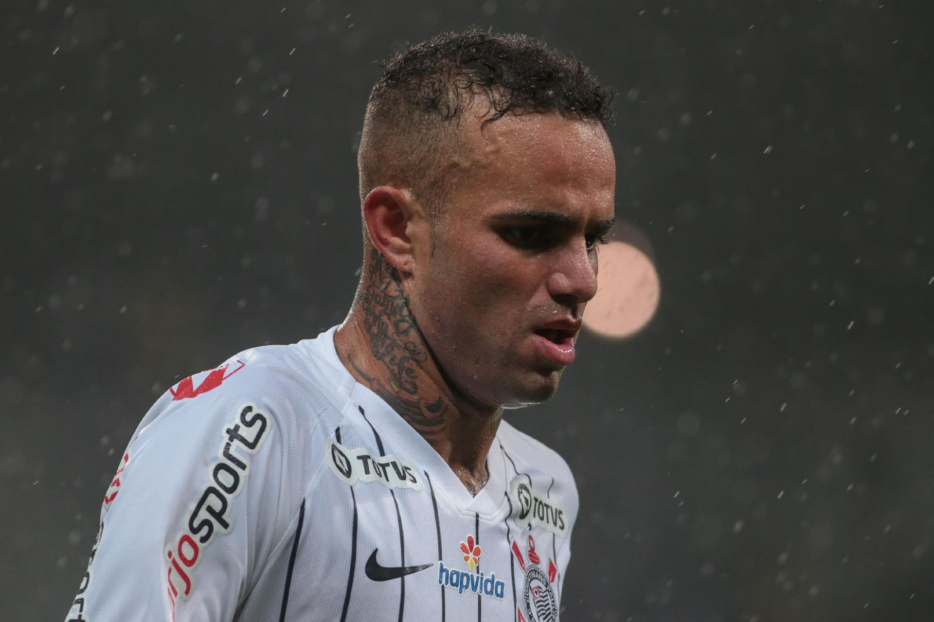 Luan volta a atuar pelo Corinthians após três jogos no banco de reservas