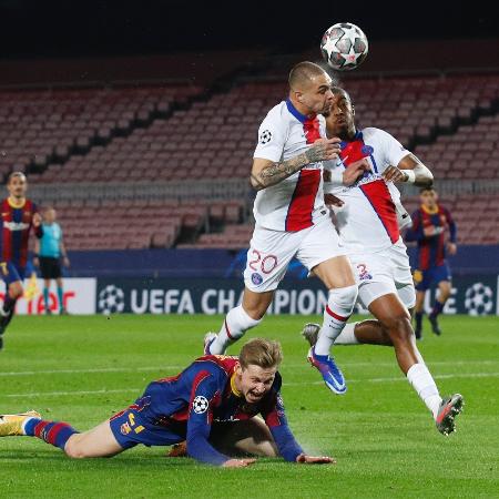 De Jong sofreu o pênalti que deu o gol de honra ao Barcelona na partida de ida - Albert Gea/Reuters