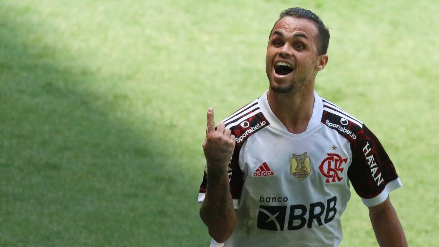  Michael, jogador do Flamengo, comemora seu gol durante partida contra o América-MG  - Fernando Moreno/AGIF