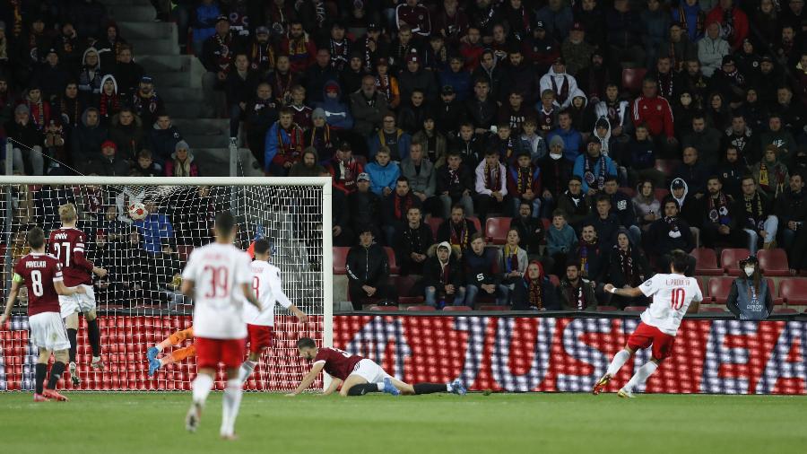 Lucas Paquetá fez um dos gols do Lyon na partida válida pela Liga Europa - REUTERS