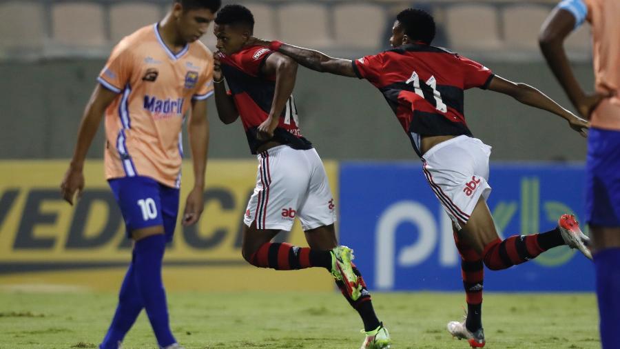 Matheus França comemora primeiro gol do Flamengo na goleada por 10 a 0 contra o Forte-ES, pela Copa SP - Gilvan de Souza/Flamengo