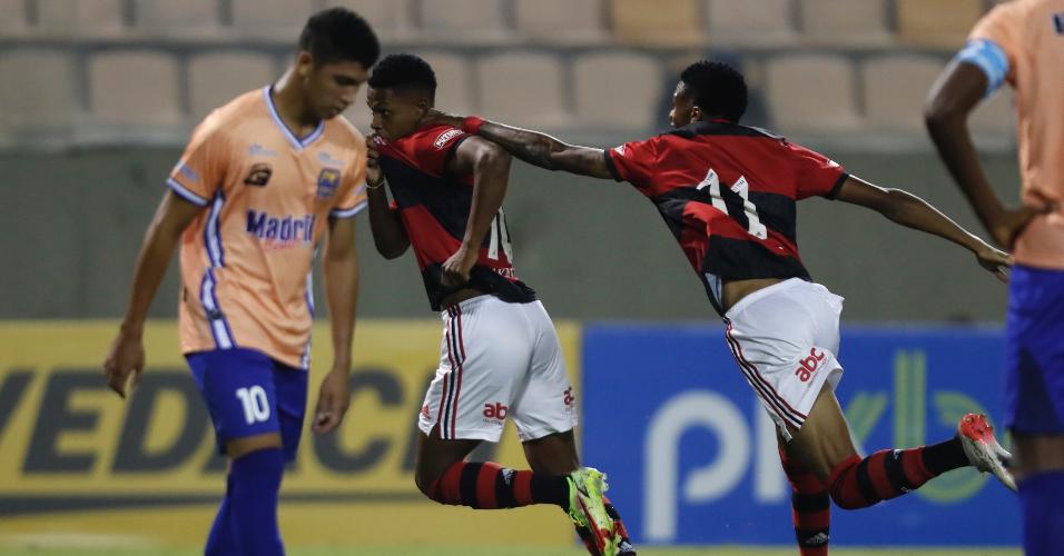 Matheus França comemora primeiro gol do Flamengo na goleada por 10 a 0 contra o Forte-ES, pela Copa SP