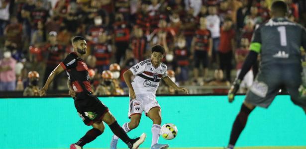 São Paulo para no goleiro do Campinense, empata e avança na Copa do ...
