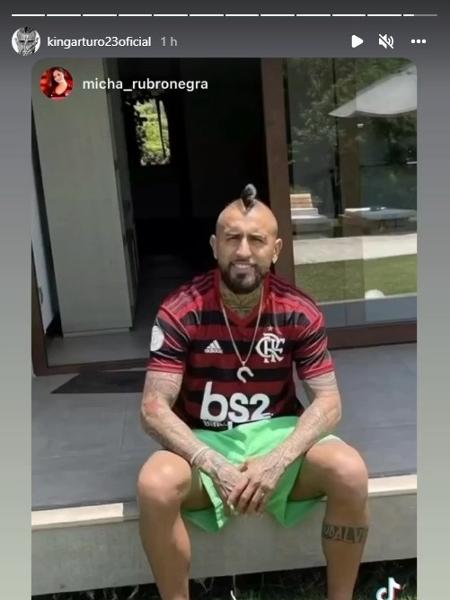 Acertado com o Flamengo, Vidal reposta vídeo com momentos em que vestiu a camisa rubro-negra - Reprodução/Instagram