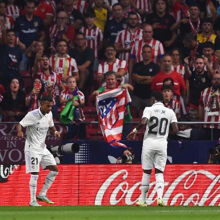 Rodrygo e Vinicius Júnior dançam após gol do Real Madrid sobre o Atlético de Madri - Denis Doyle/Getty Images