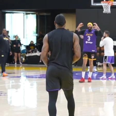 Anthony Davis fica impressionado com cesta de LeBron James durante treino dos Lakers - Reprodução/Twitter @swishcultures_