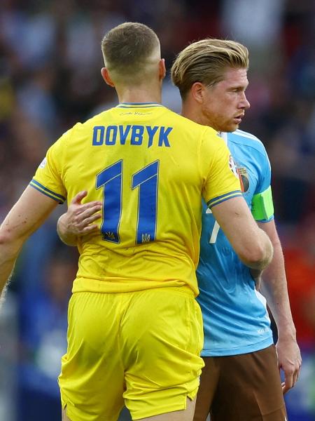 De Bruyne cumprimenta Dovbyk, da Ucrânia, após empate pela Euro - Lee Smith/REUTERS