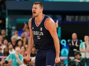 Vítima dos EUA, Sérvia de Jokic bate Alemanha e garante bronze no basquete