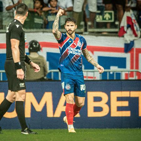 Everaldo, do Bahia, comemora seu gol durante partida contra o Atlético-MG pelo Brasileirão - Jhony Pinho/AGIF