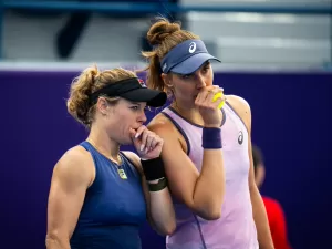 Bia e Siegemund vencem forte dupla russa na estreia de Indian Wells