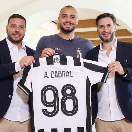 Arthur Cabral é apresentado no Botafogo - Divulgação/Botafogo F.R.