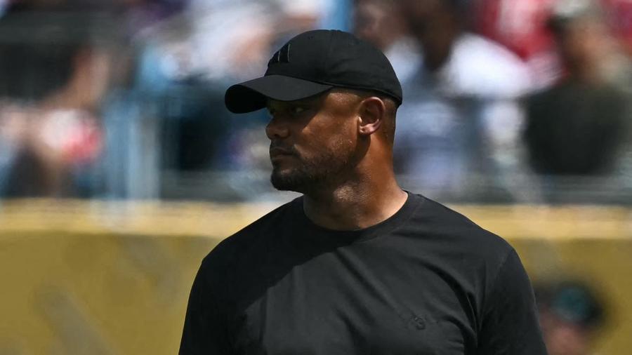 Vincent Kompany, técnico do Bayern de Munique, em partida contra o Benfica, pelo Mundial Vincent Kompany, técnico do Bayern de Munique, em partida contra o Benfica, pelo Mundial