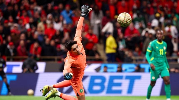 Bono, goleiro de Marrocos, fez grande defesa contra Senegal, pela Copa Africana de Nações Bono, goleiro de Marrocos, fez grande defesa contra Senegal, pela Copa Africana de Nações