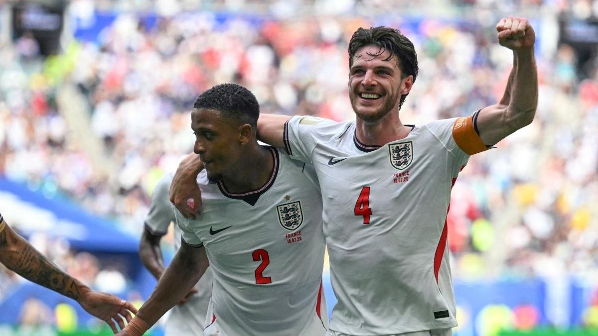 Inglaterra vence pelada beneficente, com grana da Fifa e recorde de Mbappé