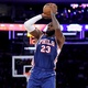LeBron fica perto de triplo-duplo, e 76ers batem campe&otilde;es Knicks na abertura da NBA