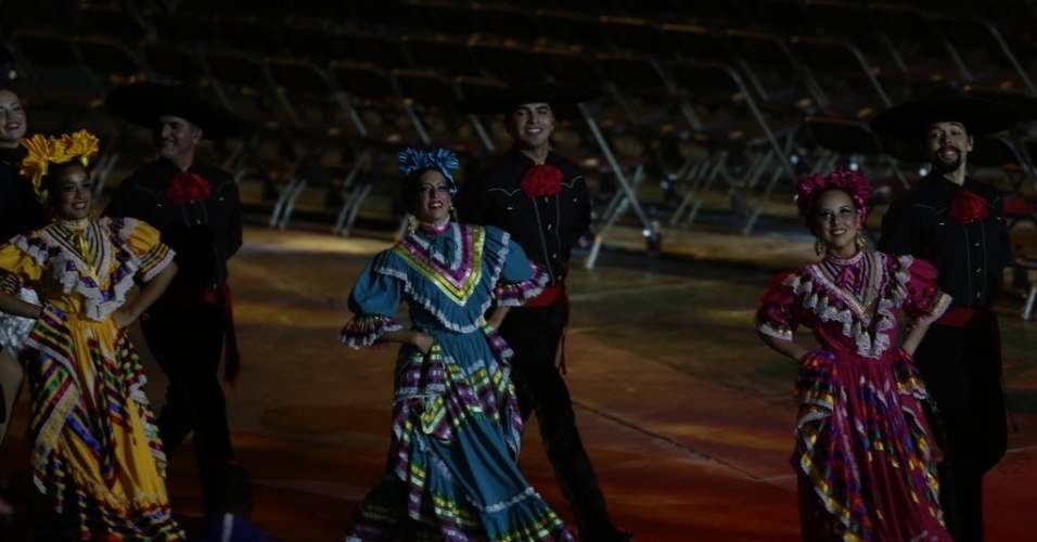 Dançarinos fazem apresentação nos Jogos Pan-Americanos de Toronto
