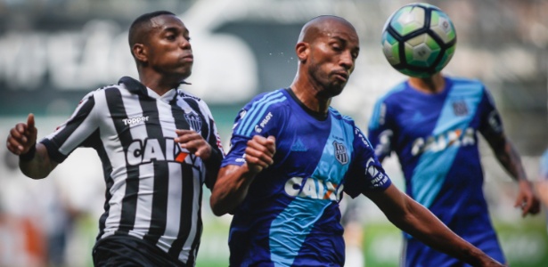 Kadu (dir.) foi titular da Ponte Preta em sete jogos deste Brasileiro - Thomás Santos/AGIF