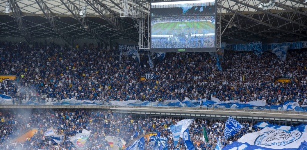 Torcida do Cruzeiro no Mineirão; clube não topou dividir o estádio com o Galo - © Washington Alves/Light Press/Cruzeiro