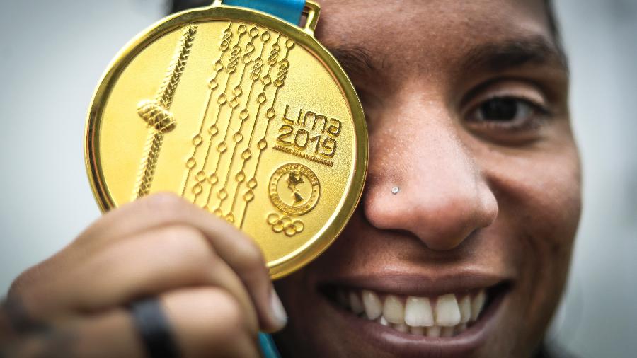 Ana Marcela Cunha com a medalha de ouro dos Jogos Pan-Americanos de Lima - Wander Roberto/COB