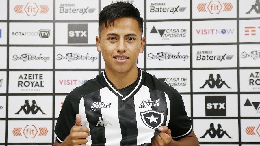Lecaros é apresentado pelo Botafogo no dia da reapresentação do elenco para 2020 - Vitor Silva/Botafogo