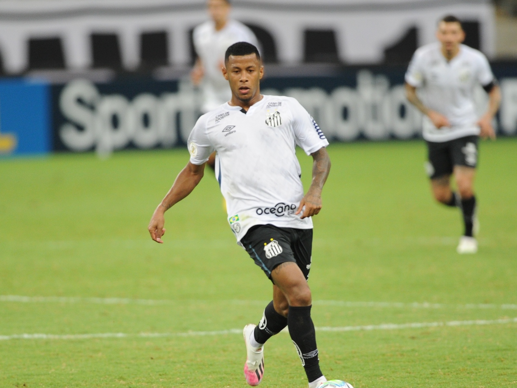 Corinthians quer Arthur Gomes (Sporting) e estará disposto a incluir quatro  jogadores no negócio