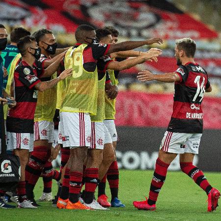 Jogadores do Flamengo celebram gol sobre o Coritiba, no Maracanã, pelo Campeonato Brasileiro - Alexandre Vidal / Flamengo