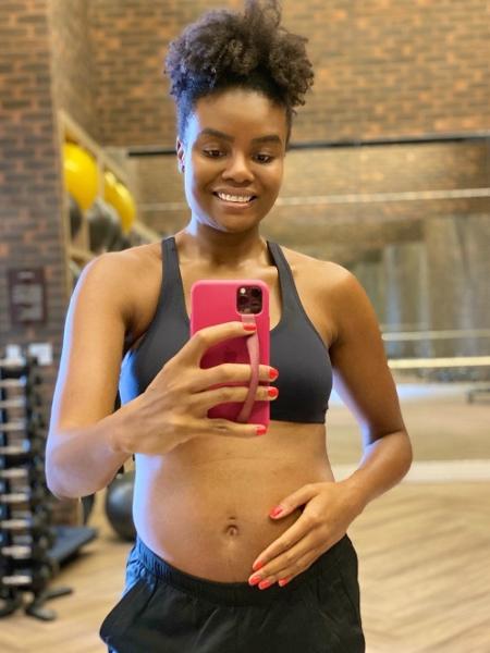Fabiana Claudino mostra a barriga de grávida  - Reprodução/Instagram