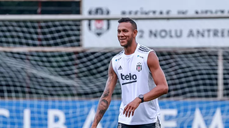 Volante Souza em treinamento do Besiktas, da Turquia - Anadolu Agency via Getty Images - Anadolu Agency via Getty Images