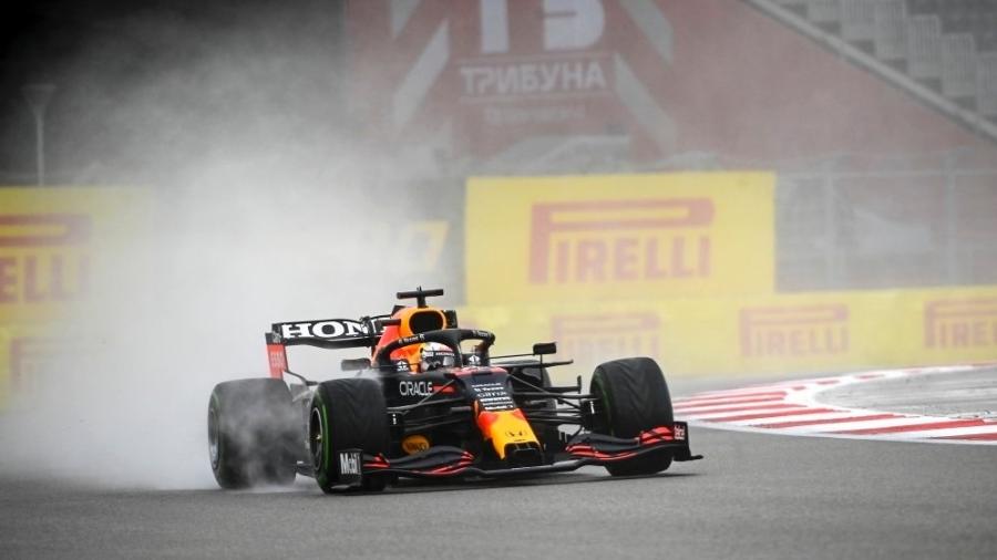 Max Verstappen em ação na sessão classificatória para o GP da Rússia - Fórmula 1