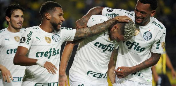 Jogadores do Palmeiras festejam gol marcado por Rafael Navarro no jogo contra o Deportivo Táchira