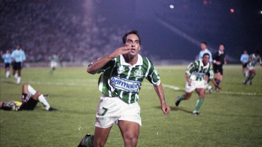 Edmundo, durante jogo do Palmeiras contra o Grêmio, na Libertadores de 1995  - Domício Pinheiro / ESTADÃO CONTEÚDO