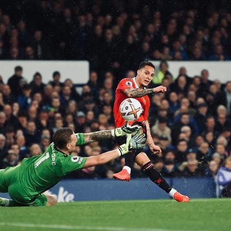 Manchester City quebra o jejum de vitórias e vence o Luton Town de virada  na Premier League