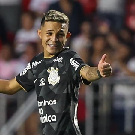 Adson comemora gol marcado pelo Corinthians no clássico diante do São Paulo, válido pelo Campeonato Paulista