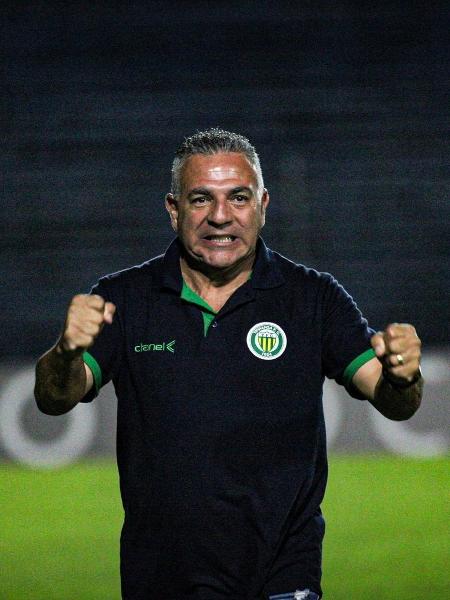 Luizinho Vieira, técnico do Ypiranga, em partida do Campeonato Gaúcho - Divulgação/Ypiranga