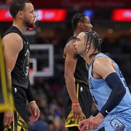 Dillon Brooks, do Memphis Grizzlies encara Stephen Curry, do Golden State Warriors - Justin Ford/Getty Images