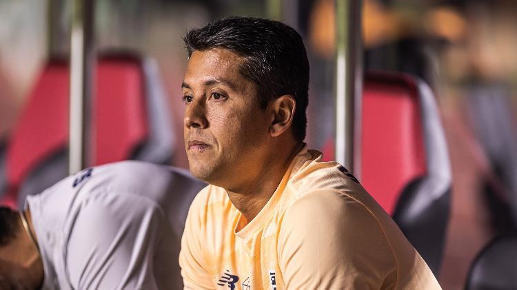 Thiago Carpini, técnico do São Paulo, durante jogo contra o Água Santa