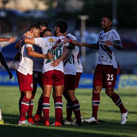 Jogadores do Fluminense celebram gol de Lima contra o Sampaio Corrêa, pela Copa do Brasil