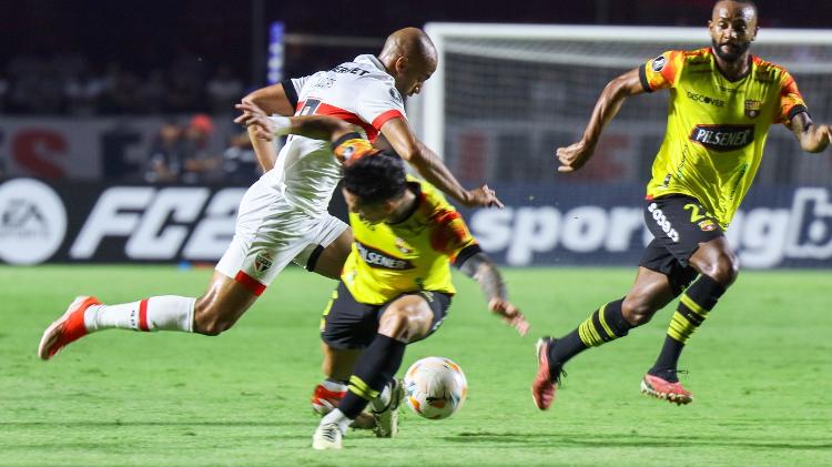 Lucas entrou no 2° tempo de São Paulo x Barcelona-EQU e voltou a atuar após quase dois meses