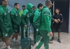 Palmeiras: Estêvão deixa estádio machucado e apoiado em Raphael Veiga - Igor Siqueira / UOL