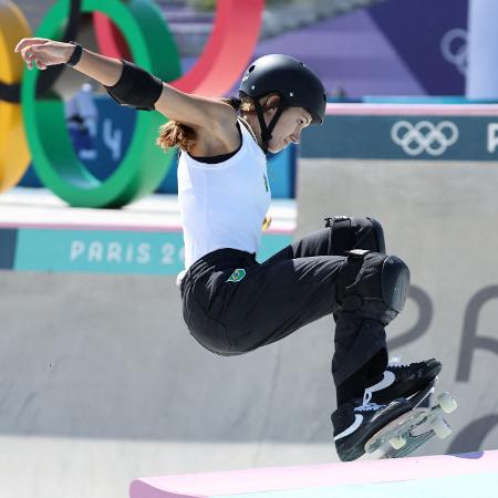 Dora Varella em ação no skate park feminino nas Olimpíadas de Paris